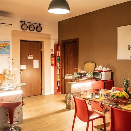 Emmanueli65 Fronte Clinica Per 4 Matrimoniale E Castello Bed & Breakfast Piacenza Exterior photo